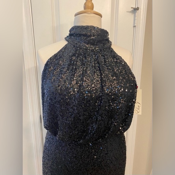 Sequin Plus Dress - Picture 8 of 9